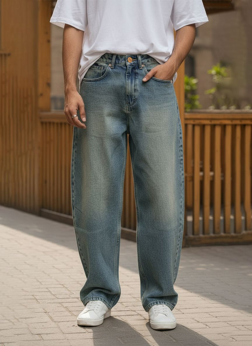 Men’s relaxed fit blue jeans with faded wash effect