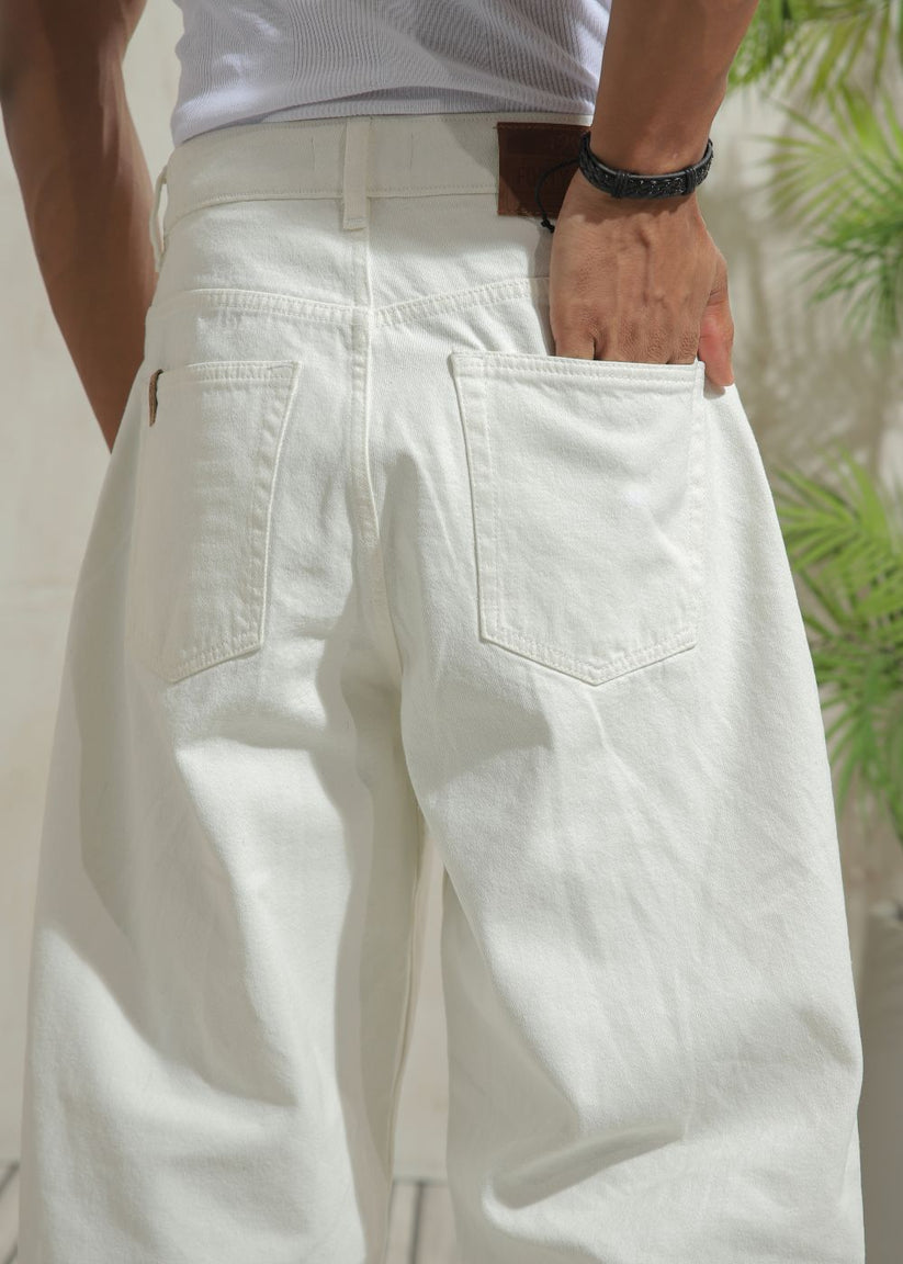 Men’s slim fit white jeans with clean tailored finish