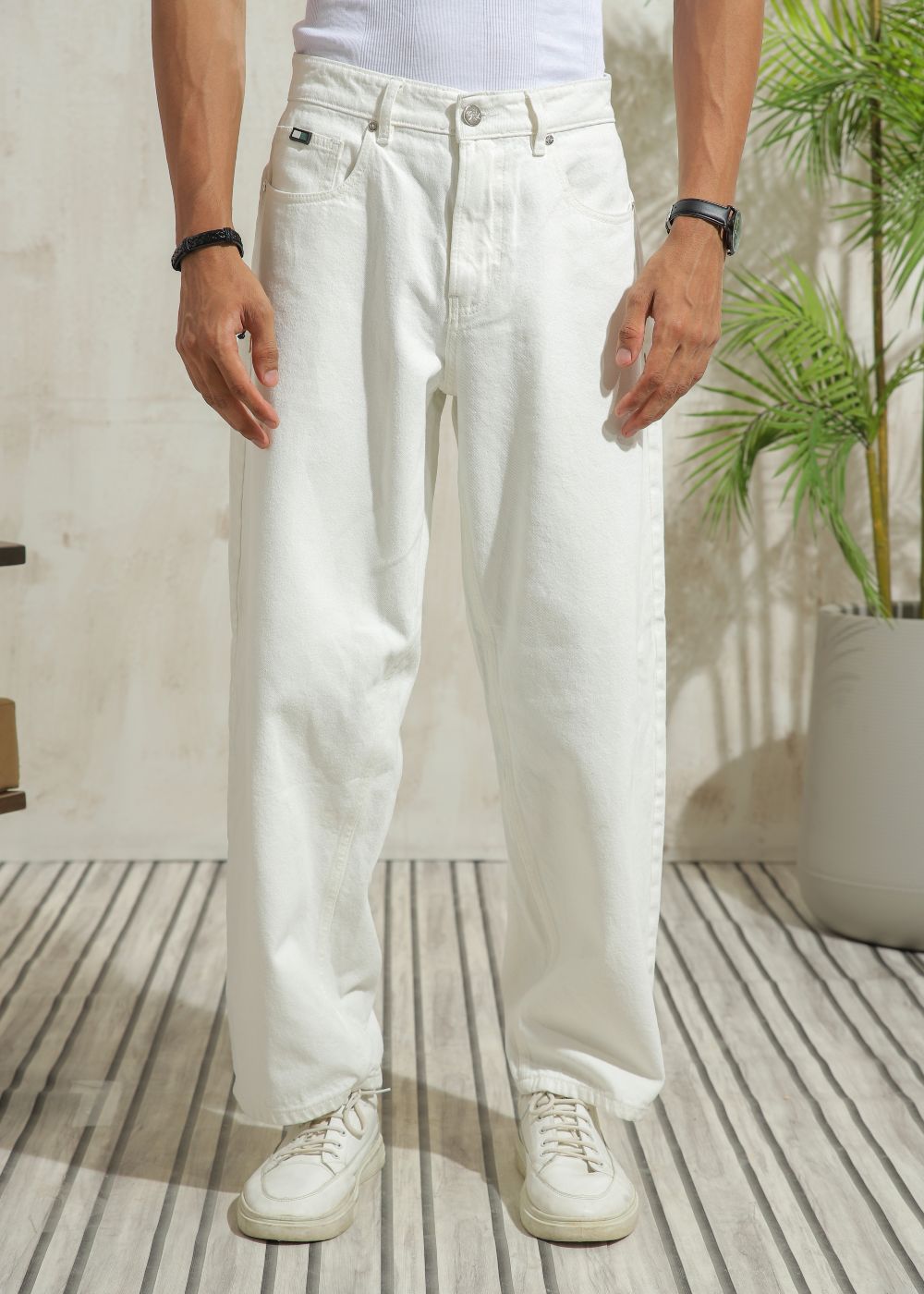 Men’s slim fit white jeans with clean tailored finish