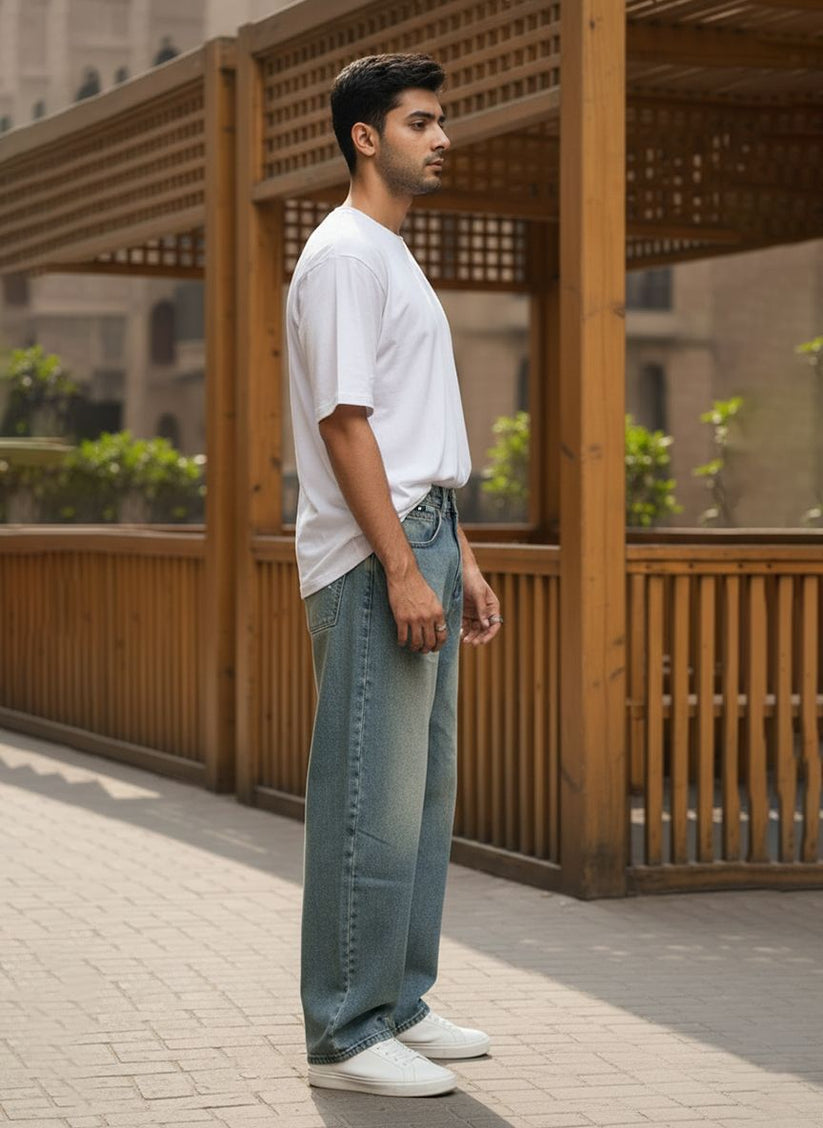 Men’s relaxed fit blue jeans with faded wash effect
