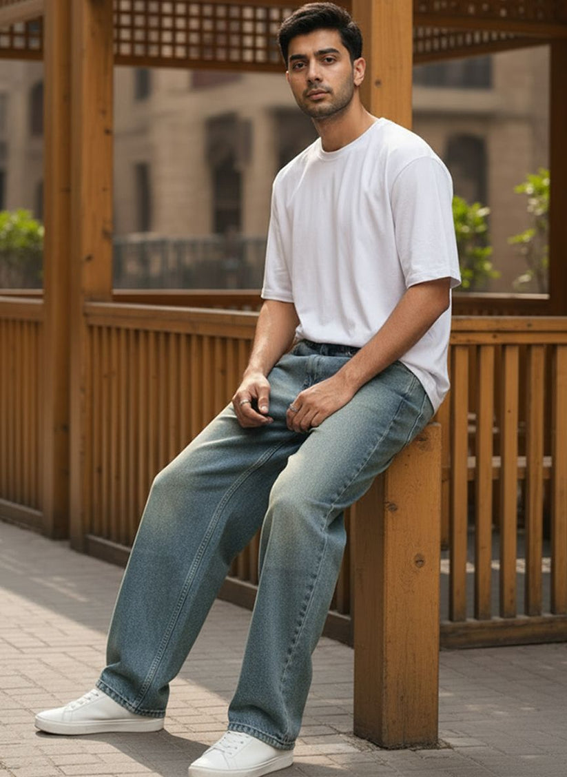 Men’s relaxed fit blue jeans with faded wash effect