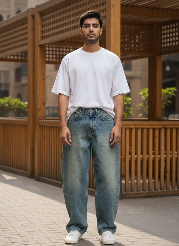 Men’s relaxed fit blue jeans with faded wash effect