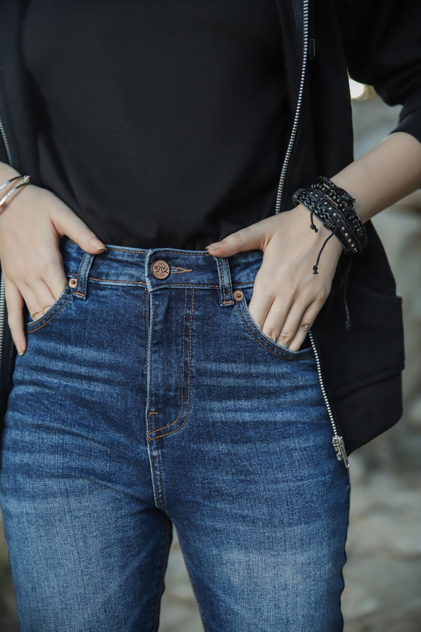 Women's Slim Fit Jeans in Mid Blue 