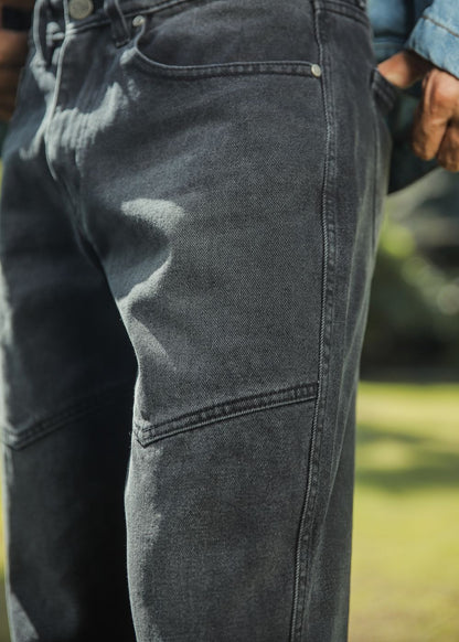 Black loose fit jeans men wide leg solid color minimal streetwear outdoor outfit