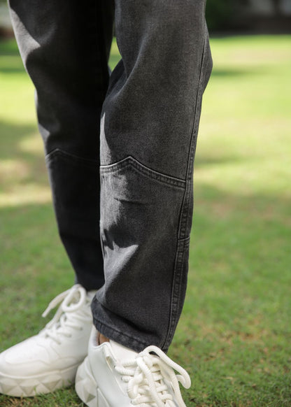 Black loose fit jeans men wide leg solid color minimal streetwear outdoor outfit