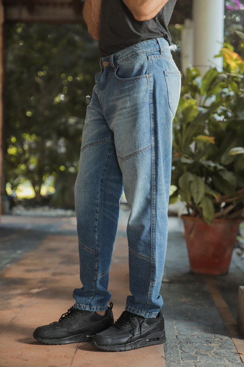 Blue denim loose fit jeans men classic wash straight relaxed everyday casual wear