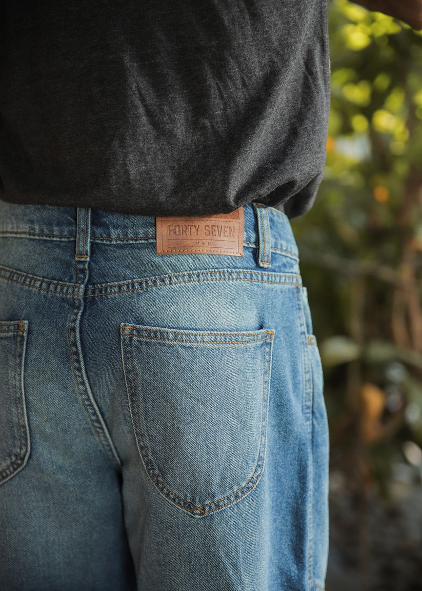 Blue denim loose fit jeans men classic wash straight relaxed everyday casual wear
