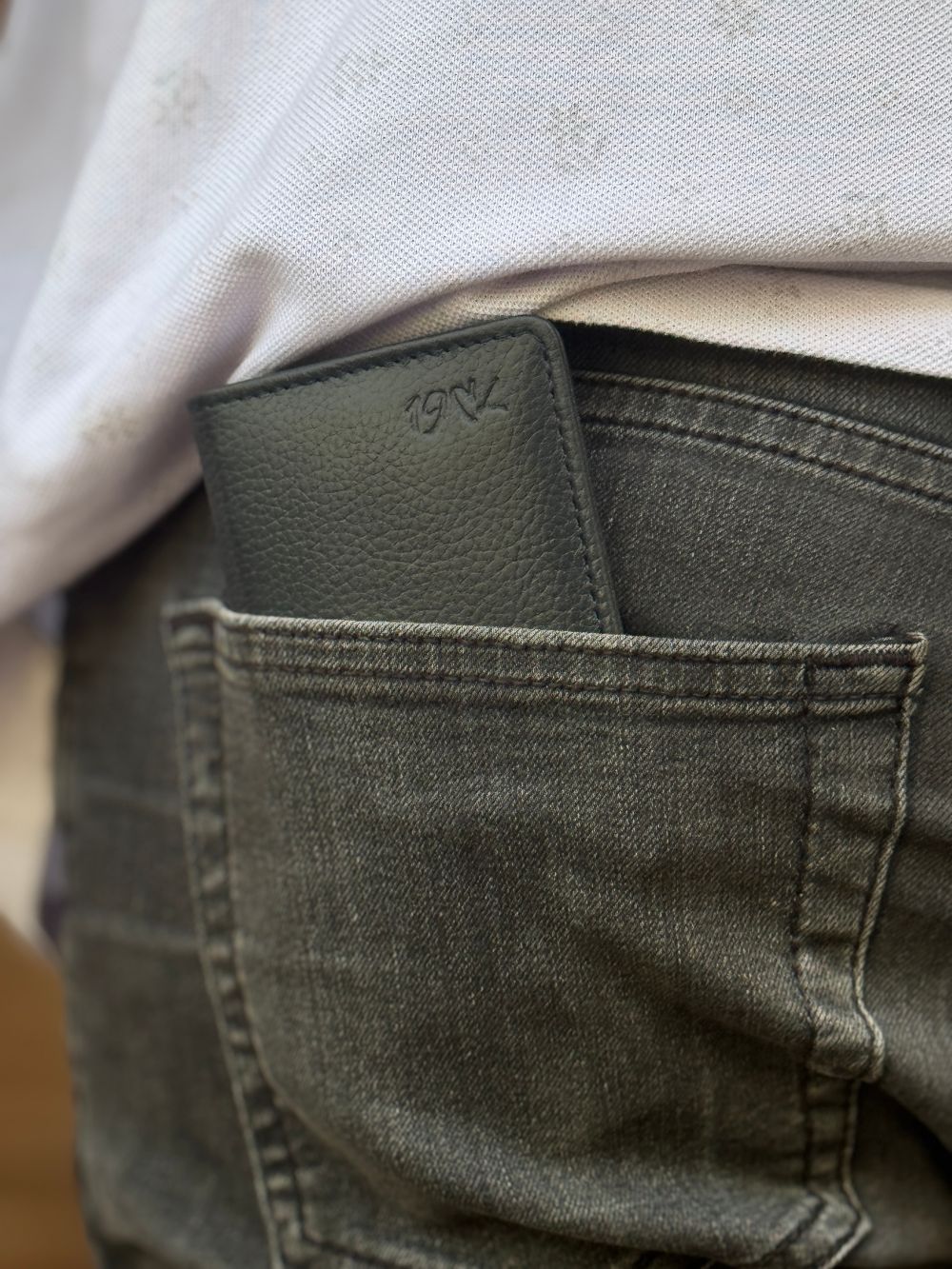 Black Compact Cardholder