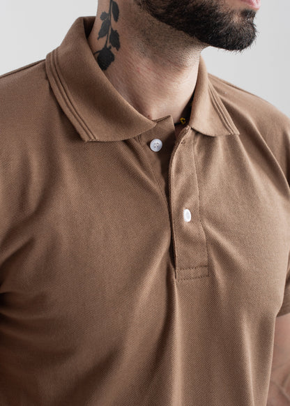 Men's regular fit fawn polo shirt with classic collar
