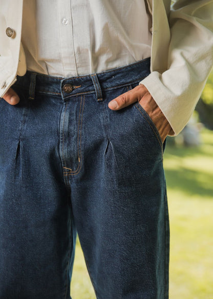 Men’s relaxed fit dark blue pleated jeans with urban style detailing