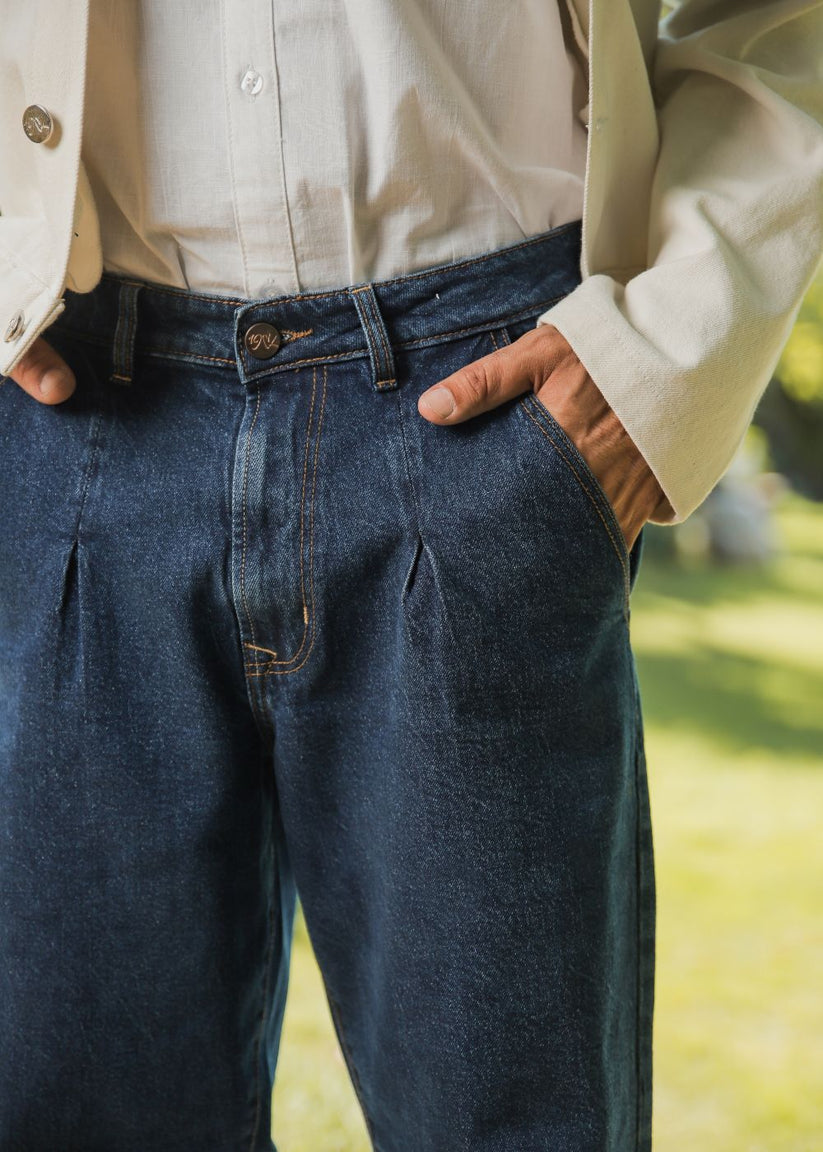 Men’s relaxed fit dark blue pleated jeans with urban style detailing