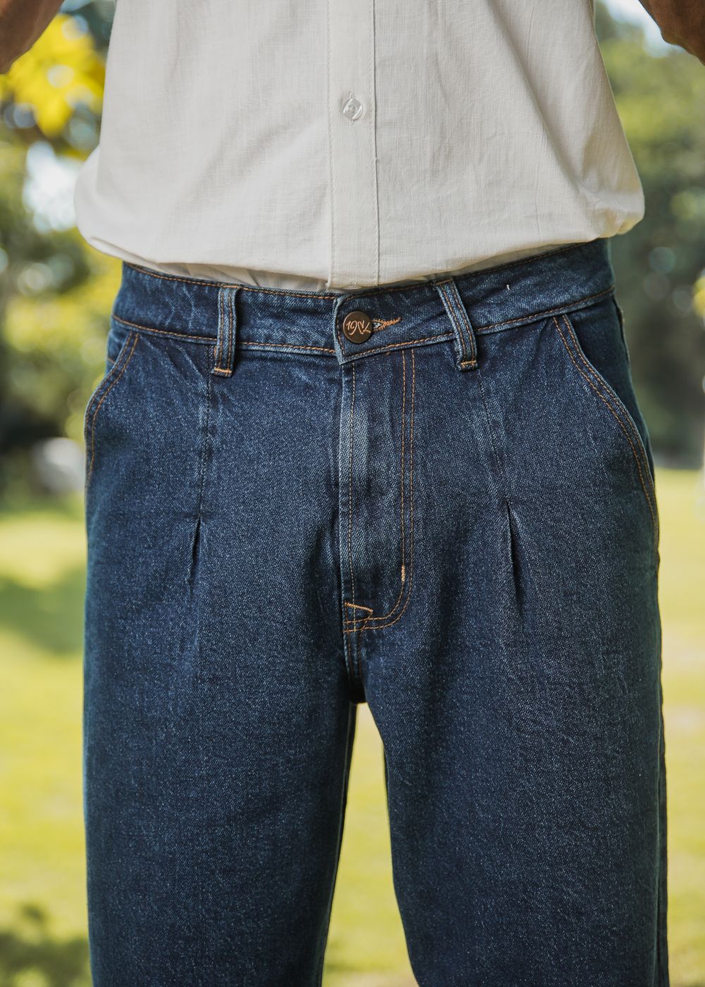 Men’s relaxed fit dark blue pleated jeans with urban style detailing