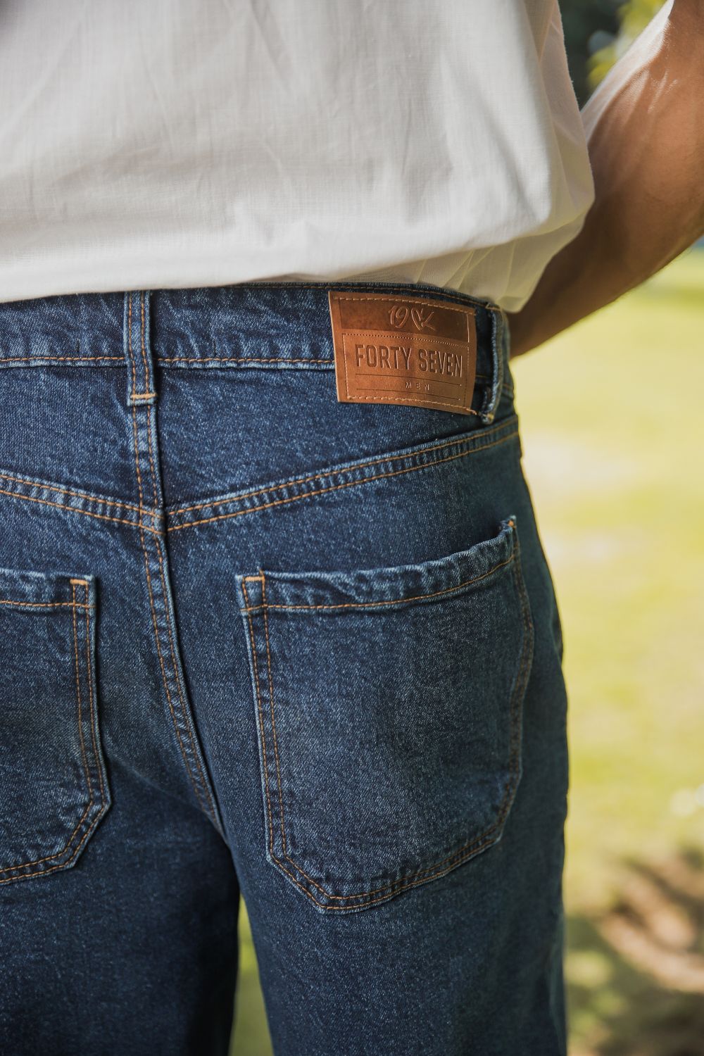 Men’s relaxed fit dark blue pleated jeans with urban style detailing
