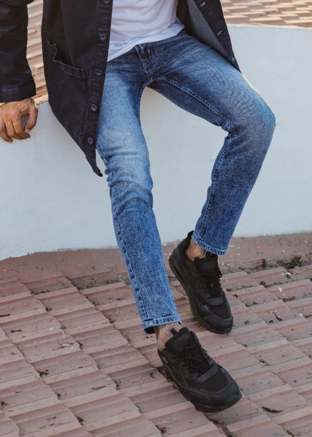 Men’s slim fit acid wash blue jeans with distressed vintage finish