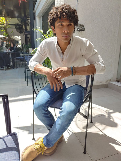 Men’s Slim Fit Light Blue Jeans with Faded Wash Denim and Everyday Casual Style