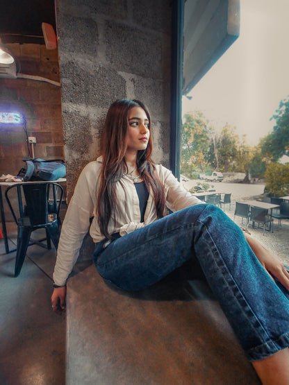 Women's Straight Fit Jeans with a High, Rounded Waist and Pleats 