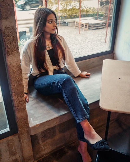 Women's Straight Fit Jeans with a High, Rounded Waist and Pleats 