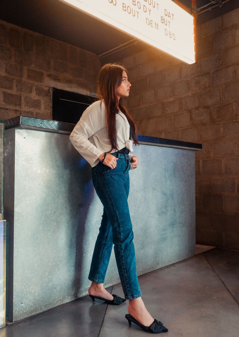 Women's Straight Fit Jeans with a High, Rounded Waist and Pleats 