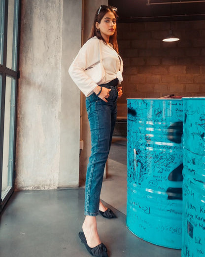 Women's Straight Fit Jeans with a High, Rounded Waist and Pleats 