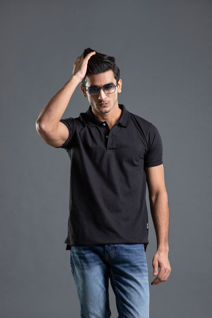 Men's regular fit black polo shirt with classic collar