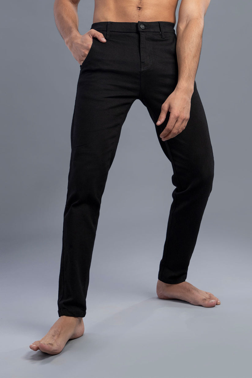 Men’s black skinny fit jeans with stretch fabric and tapered ankle design
