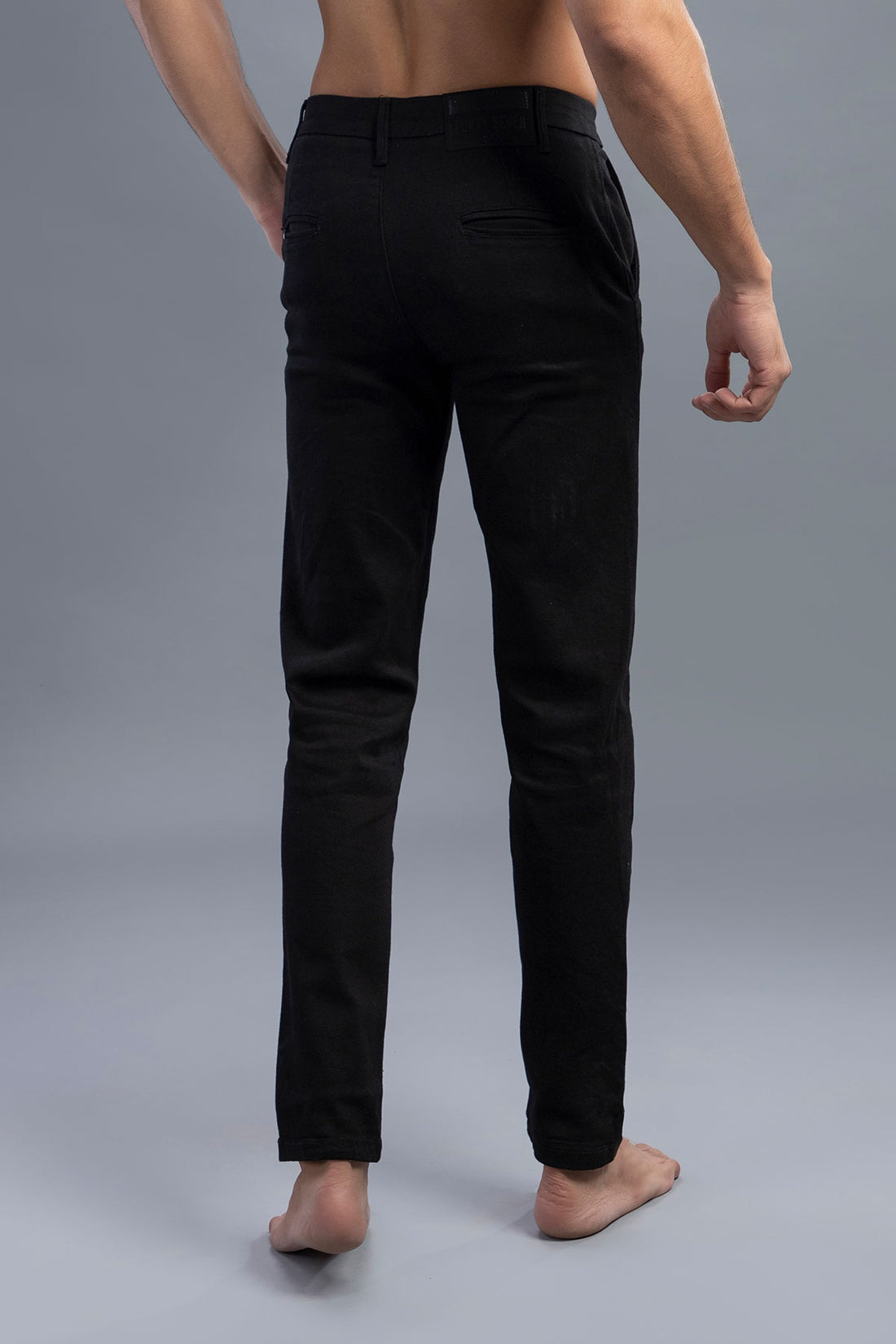 Men’s black skinny fit jeans with stretch fabric and tapered ankle design
