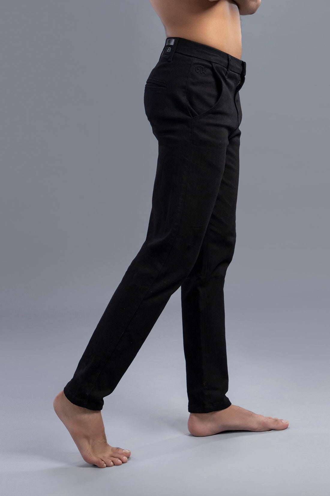 Men’s black skinny fit jeans with stretch fabric and tapered ankle design