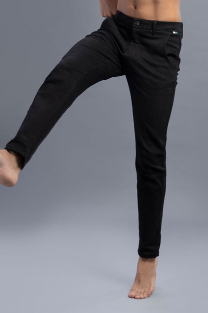 Men’s black skinny fit jeans with stretch fabric and tapered ankle design