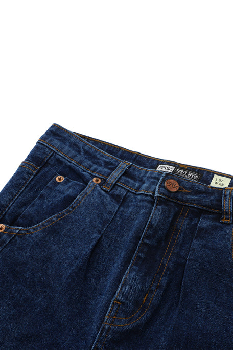 Women's Straight Fit Jeans with a High, Rounded Waist and Pleats 